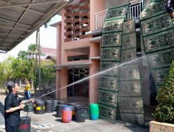 Ratusan Santri Ikut Resik-resik Pondok Pesantren