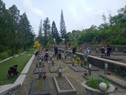 Dopper Shooting Club Bersih-Bersih Makam Pahlawan TMP 45
